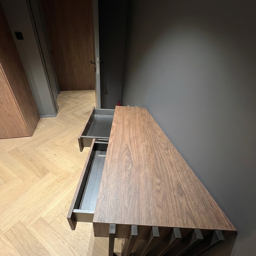 nowoczesne biurko wiszace 